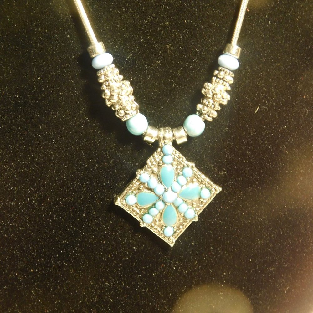 NECKLACE - Picture 4 of 8